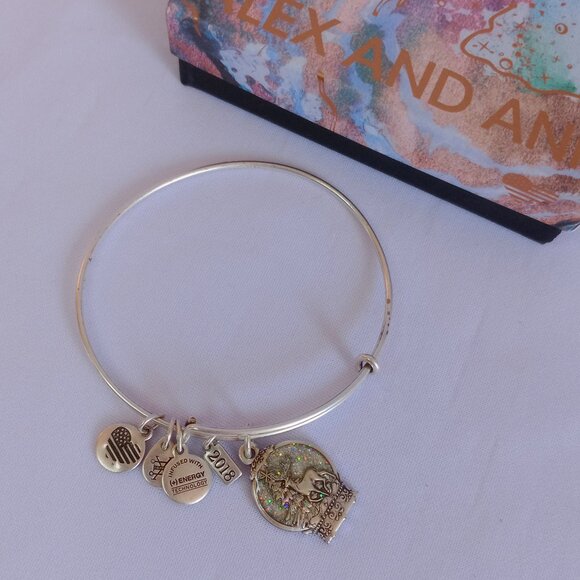 ⭐ Alex and Ani 2018 Christmas Snow Reindeer Globe Charm Collectible Bracelet - Picture 2 of 4